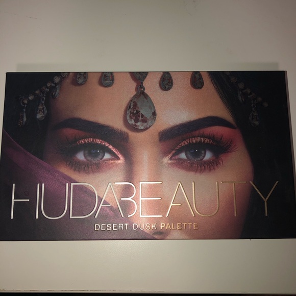 Huda Beauty - Picture 1 of 4